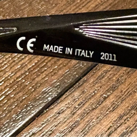 Nike LEGEND Men's Sunglasses EV0940 010 Black/Volt Swoosh Gray Lenses - Picture 8 of 9